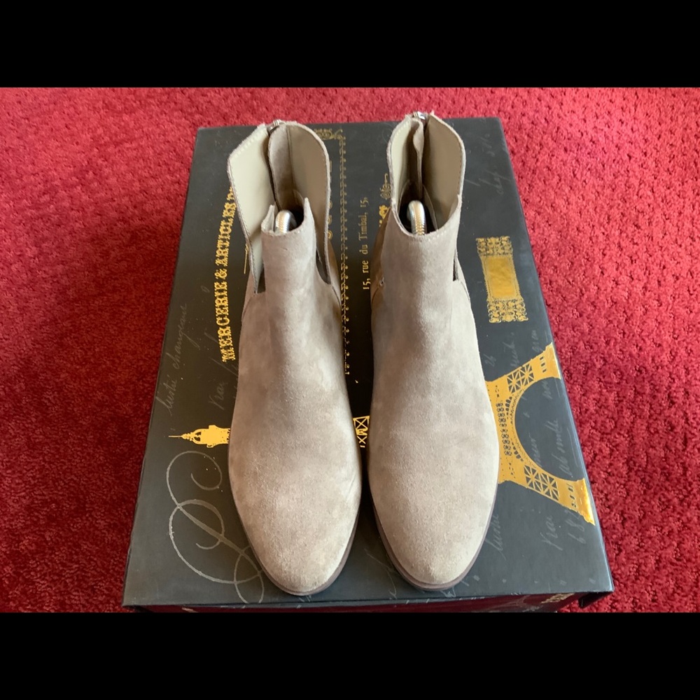 STEVE MADDEN SUEDE 🥾 NWOT BOOTIES 7 1/2 🥾🌹🥾🌹!